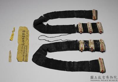 图片[2]-Black velvet hair cuffs with coral and pearl inlay, Qing dynasty, 18th c., Tibetan work-China Archive